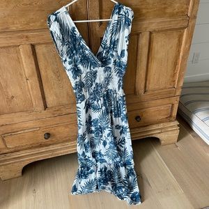 Long blue floral dress by Felicite! Size 2